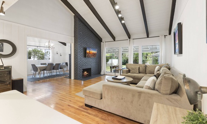 Valley Glen Casa | Blue Door Oasis 5 min from Universal and Hollywood