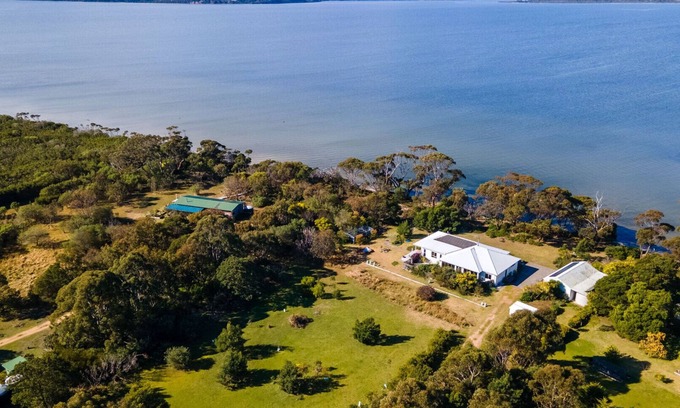 Raymond Island Casa | Blue Doors on the Lakes: Escape to a beautiful waterfront home on the Island