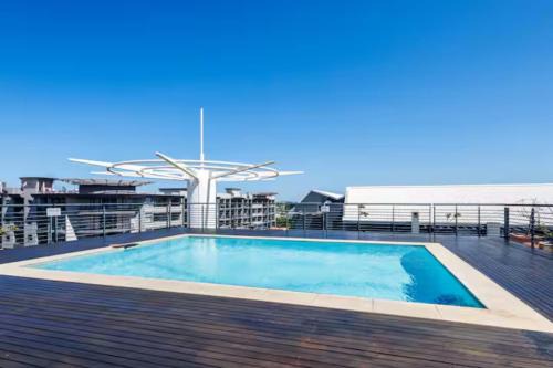 Umhlanga Ridge Casa | Blue Escape 2 Bed Apartment in Umhlanga with Complex Rooftop Braai & Pool