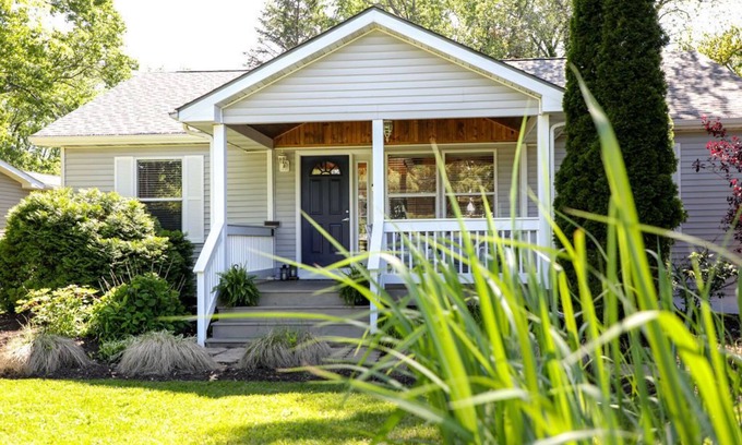 New Buffalo Cabaña | Blue Haven Cottage - New Buffalo Beach, near Wineries & Breweries