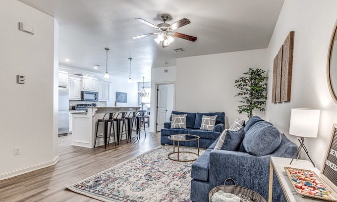 South Oklahoma City Casa | Blue Haven Home - Sleeps 12