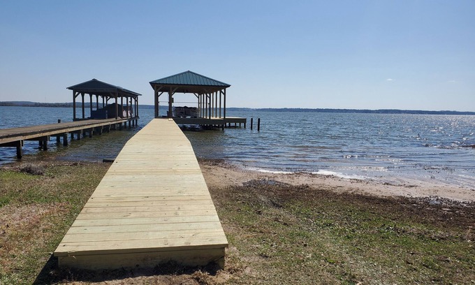 Chandler Casa | Blue Haven Lake House Lake Palestine Tx 3Bd 2 baños, terraza cubierta, aire acondicionado y slip