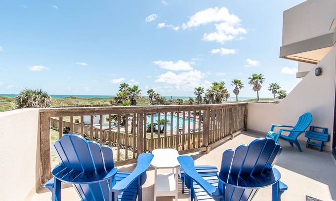Port Aransas Condominio | Blue Heat Waves:Beachfront Oasis Resort Pools, Ocean Views
