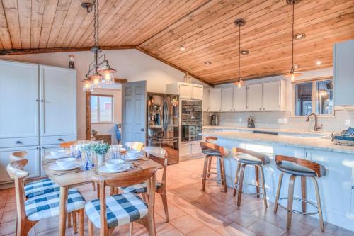 Oregon Water Wonderland Casa | Blue Heron 3