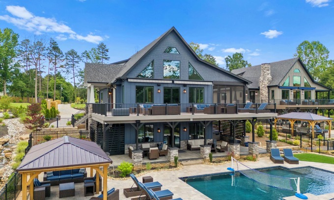 Lake Norman of Catawba Casa | Blue Heron by AvantStay | Lakefront, Dock, Pool, Theater | Sleeps 22