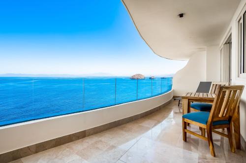 Mismaloya Apartamento | Blue Horizon 902 @ Residences