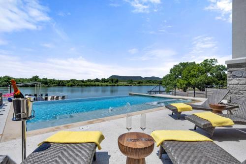 Kingsland Casa | Blue Horizon Retreat with Concierge Services