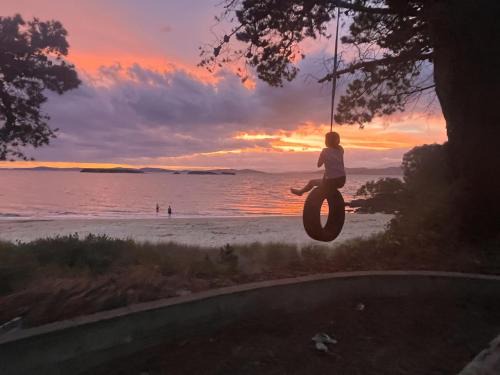 Dodges Ferry Casa | Blue Lagoon Beach House - Absolute Beachfront!