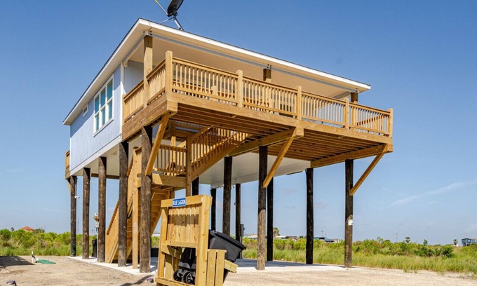 Gilchrist Casa | Blue Lagoon Hot Tub and Golf Cart