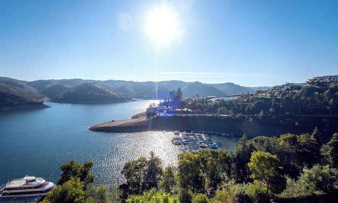 Ferreira do Zezere Villa | Blue Lake House | Impresionantes Vistas, Piscina, Sauna y Gimnasio