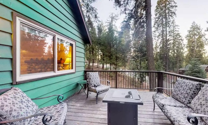 Sierra Cedars Cabina | Blue Meadow Cottage-5 mins from the lake!