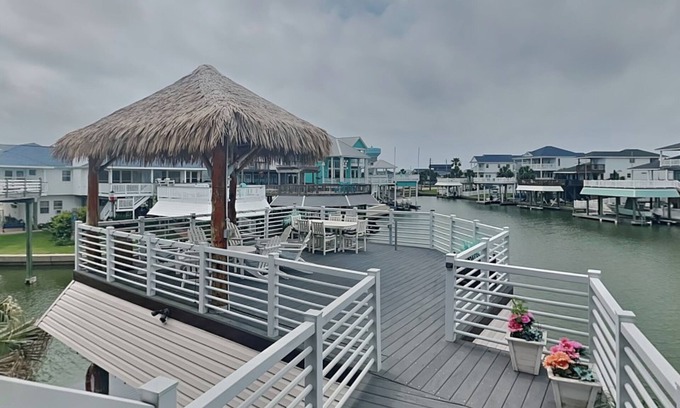 Isla Del Sol Casa | Blue Moon | Waterfront Home near the Beach.