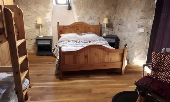 Bellegarde-en-Diois Cama Y Desayuno | Blue Mountains Farm - Room