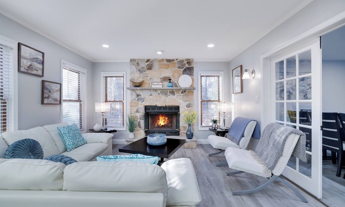 East Stroudsburg Casa | Blue Mountain Lake Retreat: Pool, Hot Tub, Lake