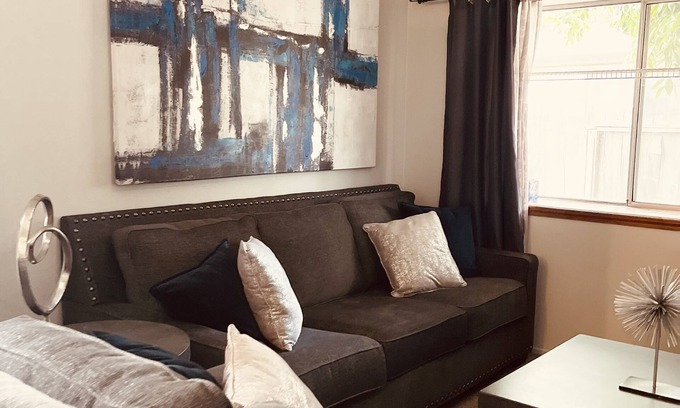 Lathrop Casa | Blue Oasis right off the Freeway I5!