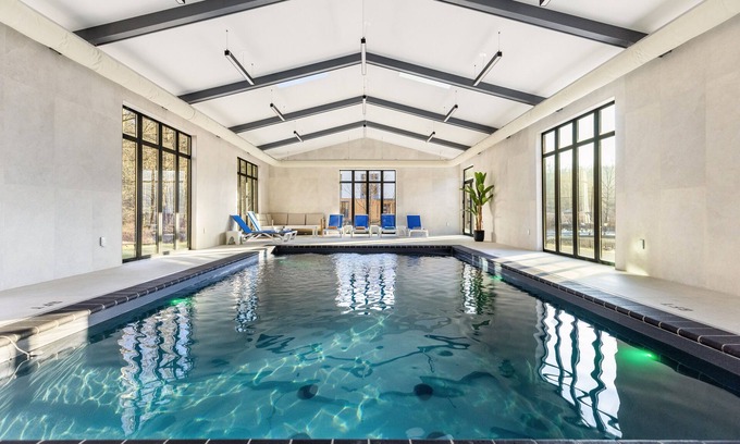 Henryville Casa | Blue Pond Ultra-modern retreat by Great Wolf with indoor pool