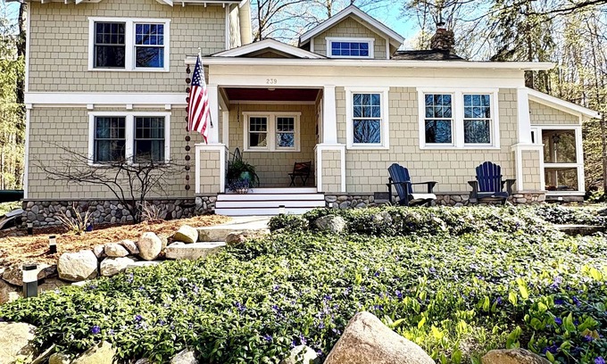 Beulah Cabaña | Blue Ridge Cottage- Charming 3-bedroom 2-bath on Crystal Lake