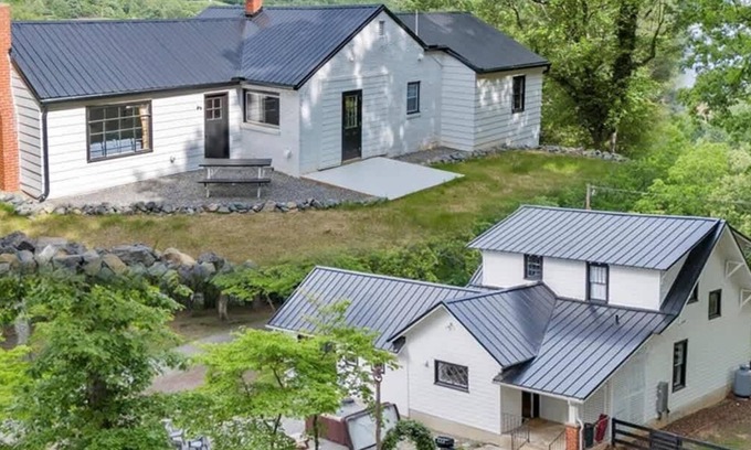 Roanoke Casa | Blue Ridge Farm: Reunions, Retreats, Weddings