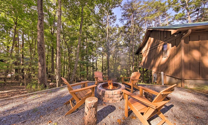 Blue Ridge Cabina | Blue Ridge Hideaway w/ Fire Pit & Mtn Views!