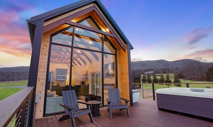 Shenandoah Cabina | Blue Ridge Mini Lux Retreat 2 w/ HOT TUB, Sauna + Cold Plunge!