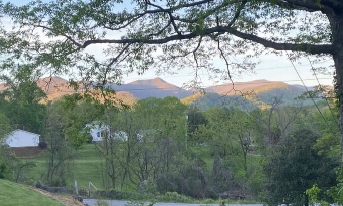Asheville Cabaña | Blue Ridge Mountain Cottage close to everything Asheville has to offer.