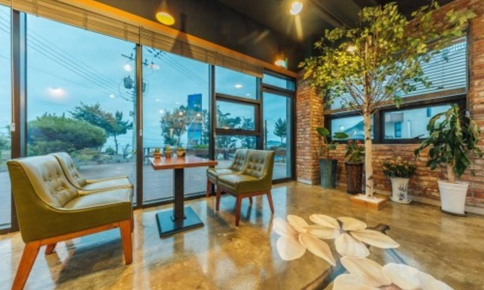 Yeongdeok Condominio | Blue Road Town Pension-Crystal