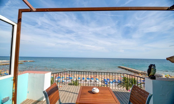 Sitges Town Center Apartamento | Blue sea front by Hello Homes Sitges