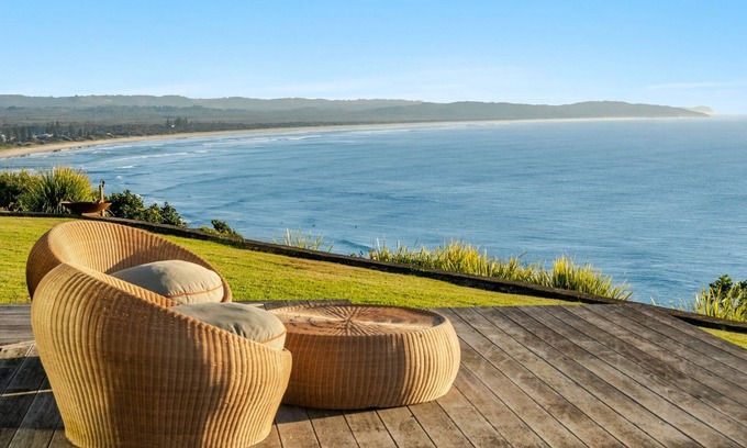 Lennox Head Casa | Blue Seas encapsulates the essence of breathtaking views