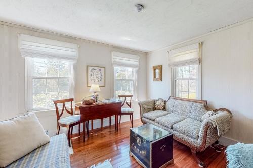 West Boothbay Harbor Casa | Blue Shutters Cottage