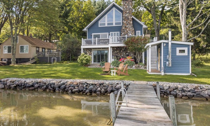 Alden Casa | Blue Sky Clam Cottage
