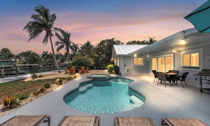 Holmes Beach Casa | Blue Tides by Beach Boutique Rentals