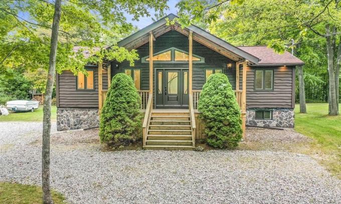 Tiny Chalet De Esquí | Blue Water Dunes Cottage