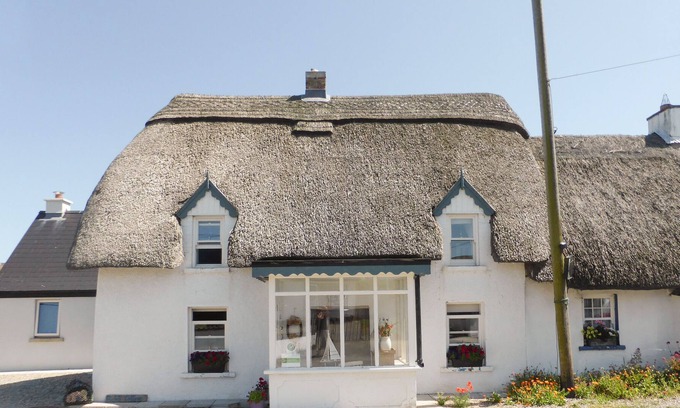 Kilmore Cabaña | BLUEBELL COTTAGE, family friendly in Kilmore Quay, County Wexford