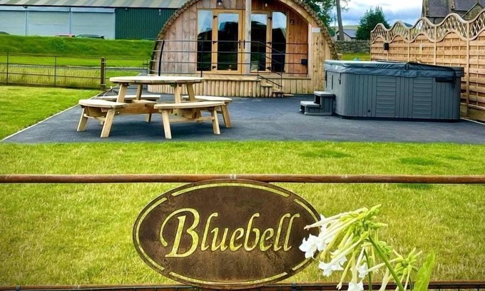 St Harmon Cabaña | Bluebell - Glamping Pod with Hot Tub Sleeping 4, Pet friendly