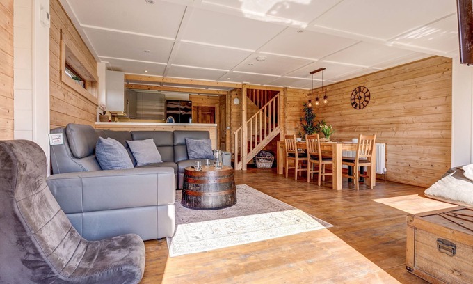 Wallingford Cabina | Bluebell Lodge | The Ridgeway Holiday Let | 3 Beds & Sleeps 6