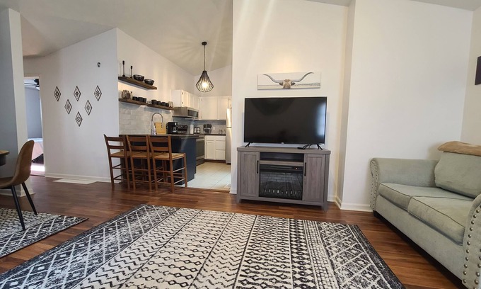 Georgetown Casa | Bluegrass Haven 3BR 3B 5 miles to the Horse Park Family/pet friendly