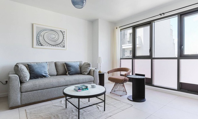 Levallois-Perret Apartamento | Blueground | Anatole-France, furnished & equipped