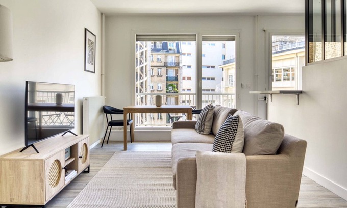 Prince–Marmottan Apartamento | Blueground | Auteuil, balcony, nr Seine