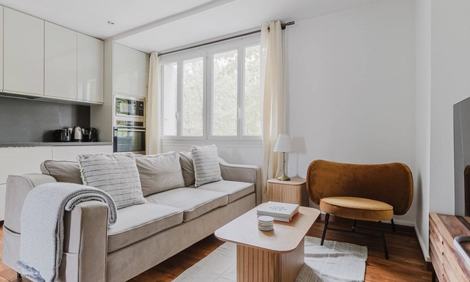Republique–Point-du-Jour Apartamento | Blueground | Auteuil, near football & tennis