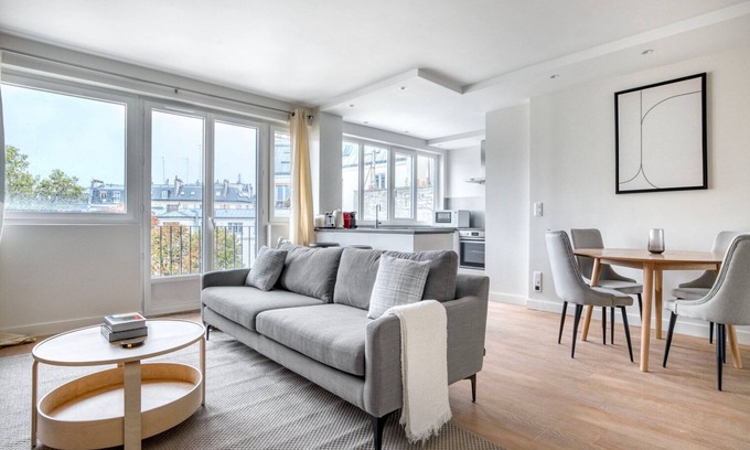 Saint-Vincent-de-Paul Apartamento | Blueground | Beaugrenelle, elevator & concierge