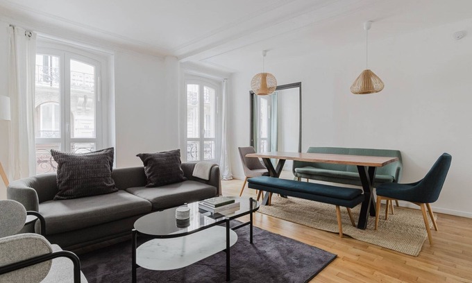 Saint-Vincent-de-Paul Apartamento | Blueground | Cadet, near dining & shopping