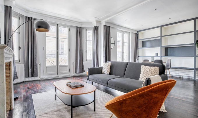 Champs-Elysees Apartamento | Blueground | Champs Elysées, furnished & equipped