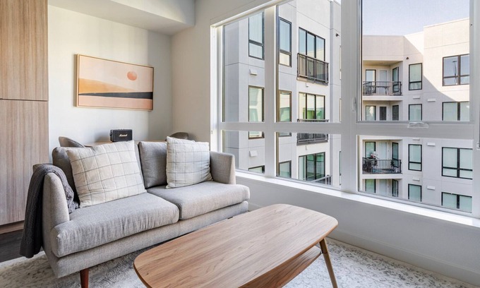 Downtown Oakland Apartamento | Blueground | Civic Center, view, nr Lake Merritt