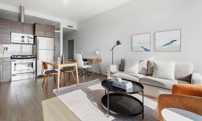 Civic Center Apartamento | Blueground | Civic Center, pool, nr Civic Center Plaza