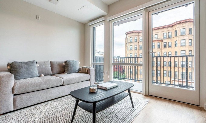 Columbia Heights Apartamento | Blueground | Columbia Heights, rooftop pool, nr Meridian Hill Park