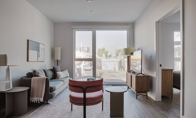 Sawtelle Apartamento | Blueground | Downtown, AC & w/d, nr Metro