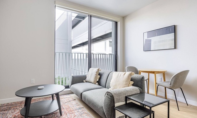 Chinatown Apartamento | Blueground | Downtown, elevator, nr parks