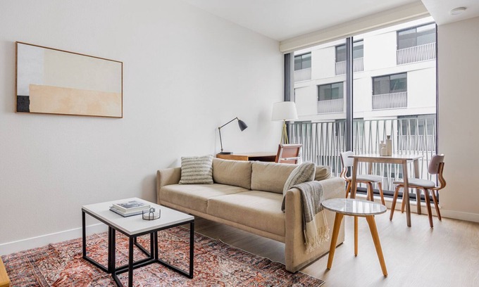 Chinatown Apartamento | Blueground | Downtown, elevator, nr parks