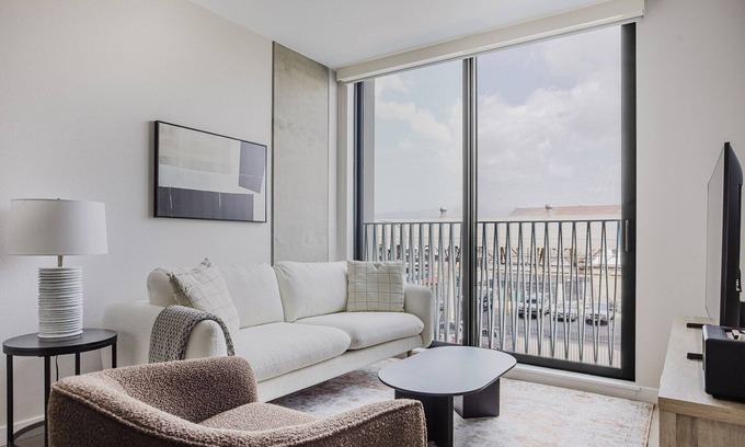 Chinatown Apartamento | Blueground | Downtown, AC & elevator, nr parks