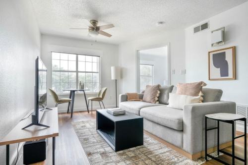 Gateway Apartamento | Blueground Gateway pool gym close to shops ATX-252